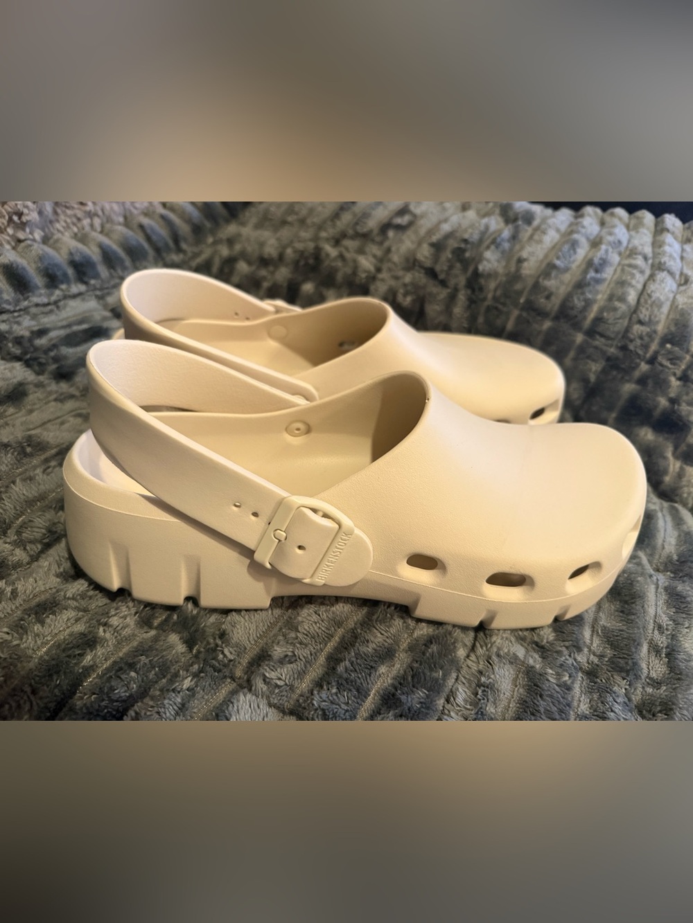 New Men’s Size 12 Birkenstock Cream Slip-On EVA Clogs with Adjustable Strap